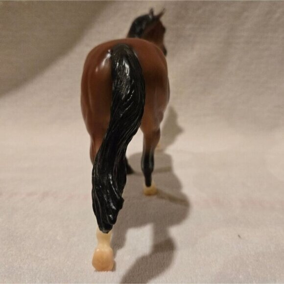 #9103 Classics 2010 World Equestrian Games Three-Horse Set - Picture 11 of 16